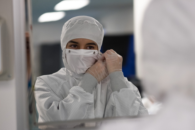 Selecting the Right Cleanroom Uniform Service